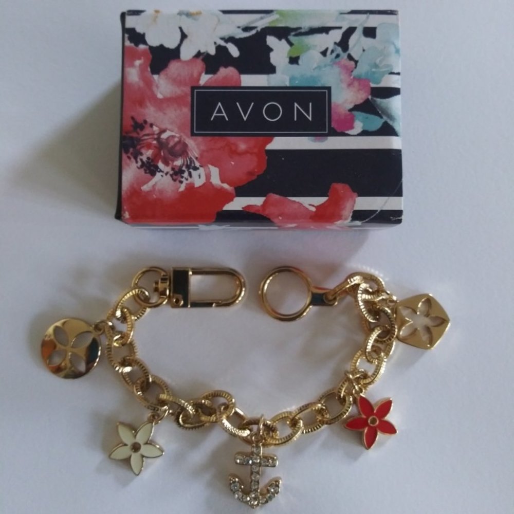 Avon 2018 Fabulous Floral Charm Bracelet New in Box